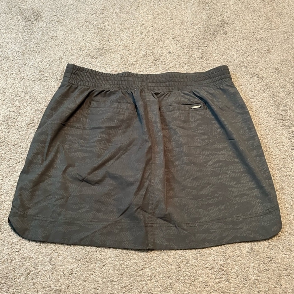Orvis Women's Travel Skort Skirt Stretch Inner Shorts Green Size S Camo - Picture 2 of 7